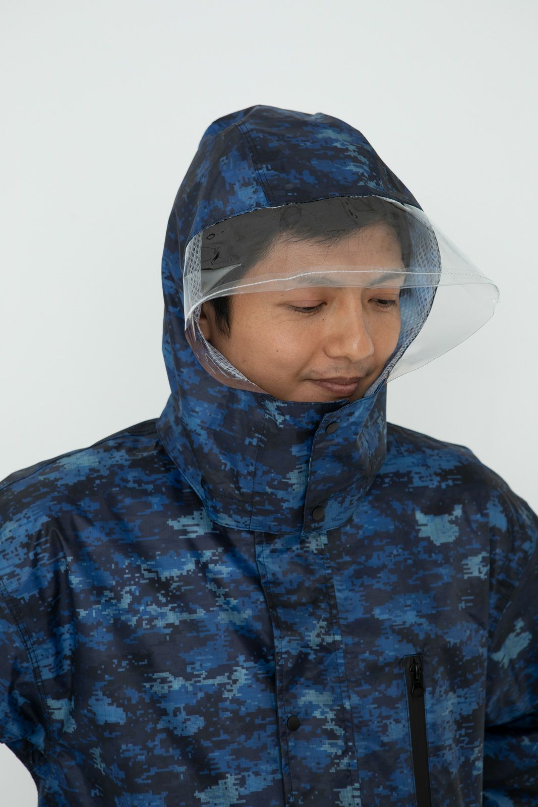 詳細：着用イメージ デジカモ フード  ［男性モデルのサイズ］身長:174cm 着用サイズ：L