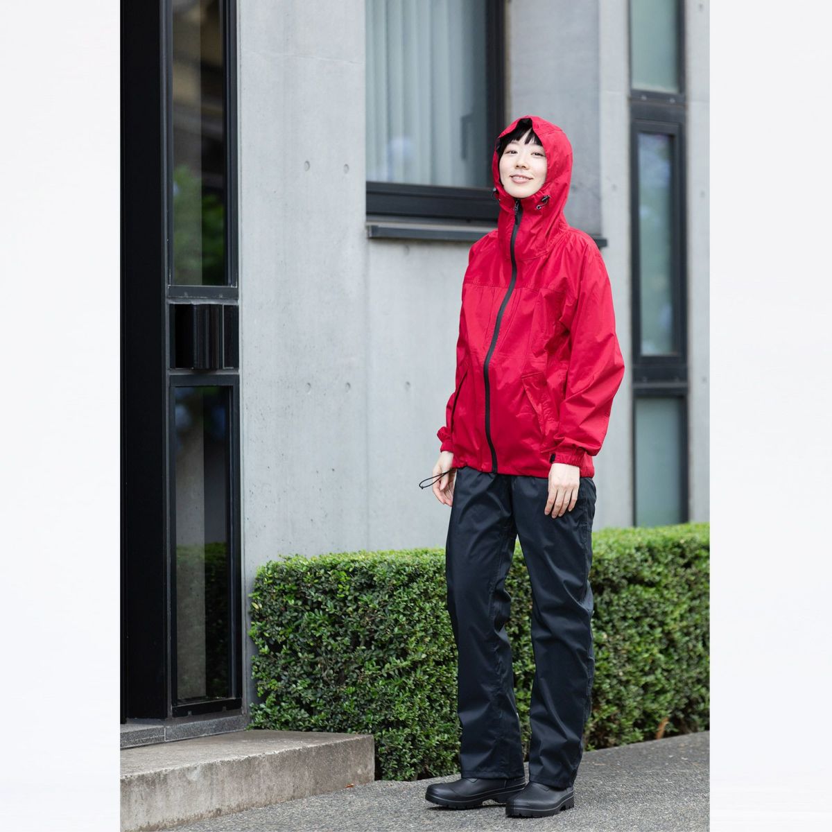 ［女性モデルのサイズ］身長:168cm 着用サイズ：M　／ （上）7570 KJ ストレッチシールド ジャケット M