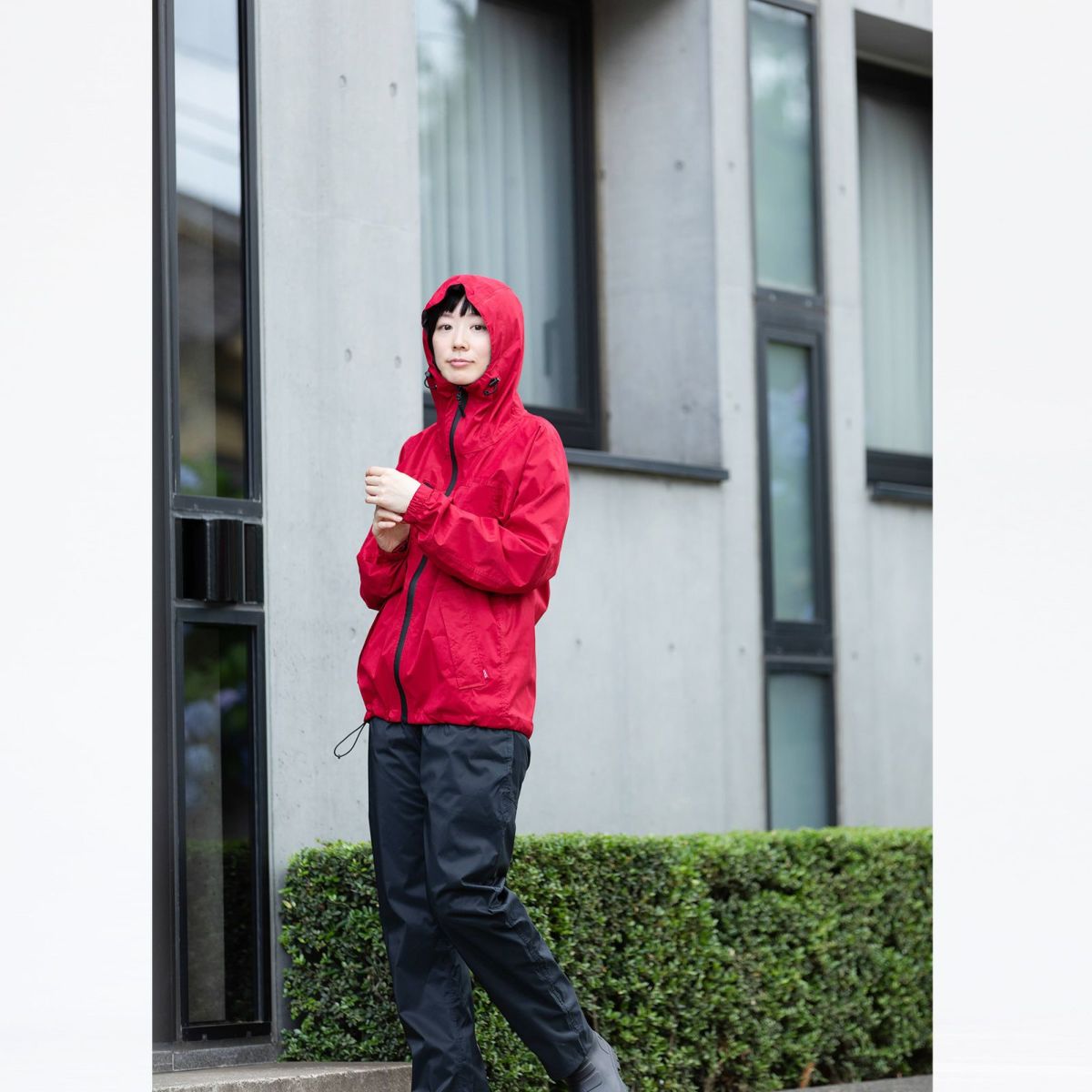 ［女性モデルのサイズ］身長:168cm 着用サイズ：M　／ （上）7570 KJ ストレッチシールド ジャケット M