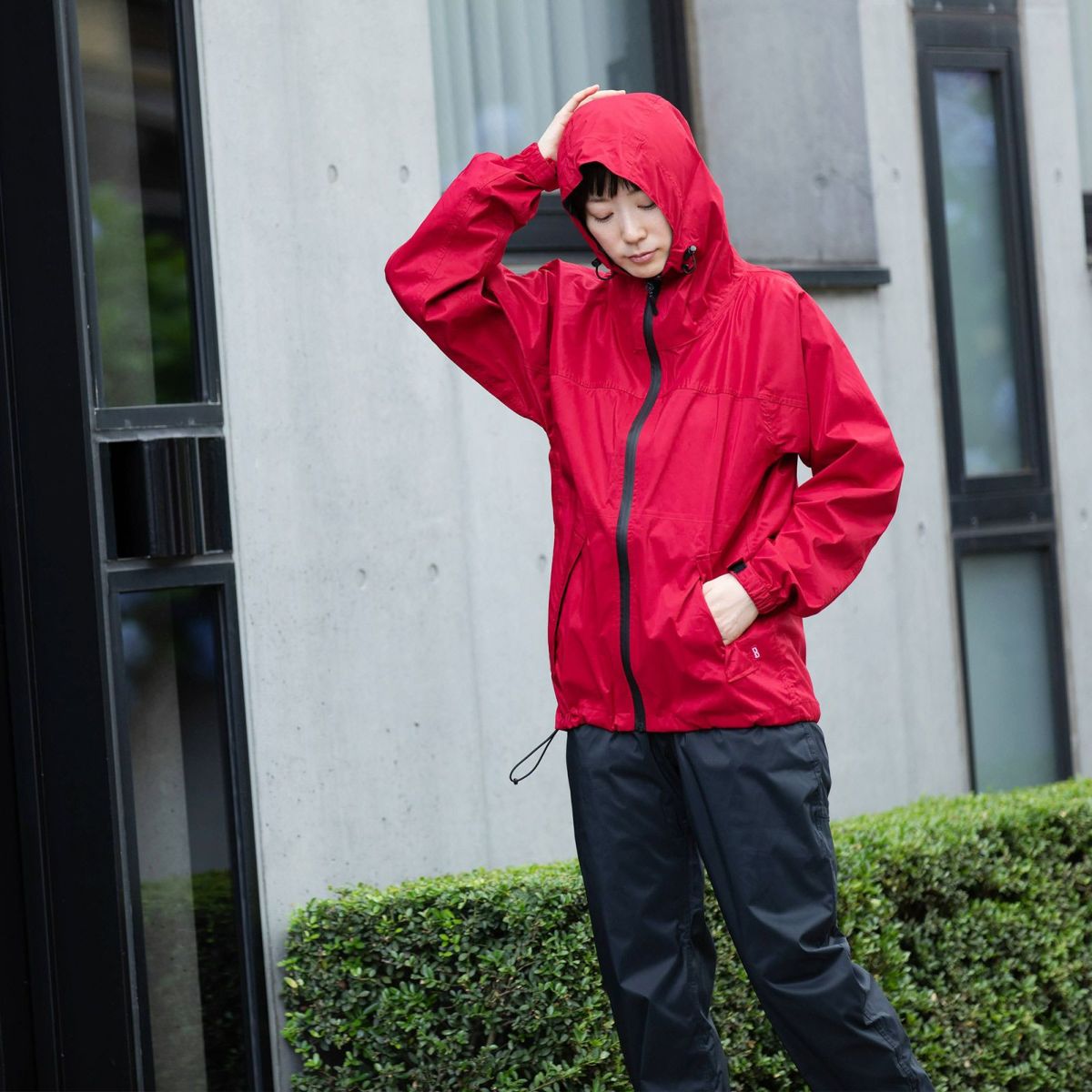 ［女性モデルのサイズ］身長:168cm 着用サイズ：M　／ （上）7570 KJ ストレッチシールド ジャケット M