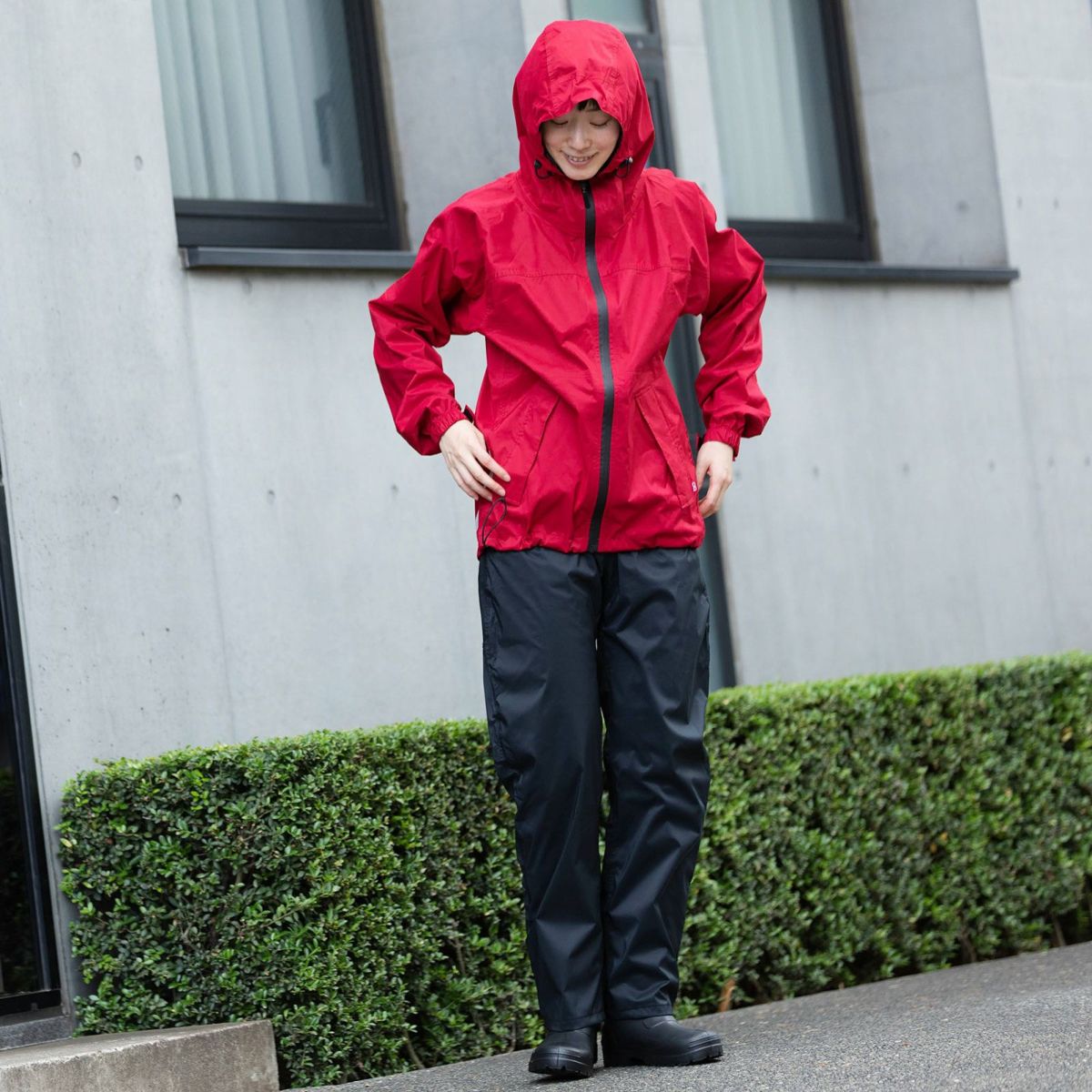 ［女性モデルのサイズ］身長:168cm 着用サイズ：M　／ （上）7570 KJ ストレッチシールド ジャケット M