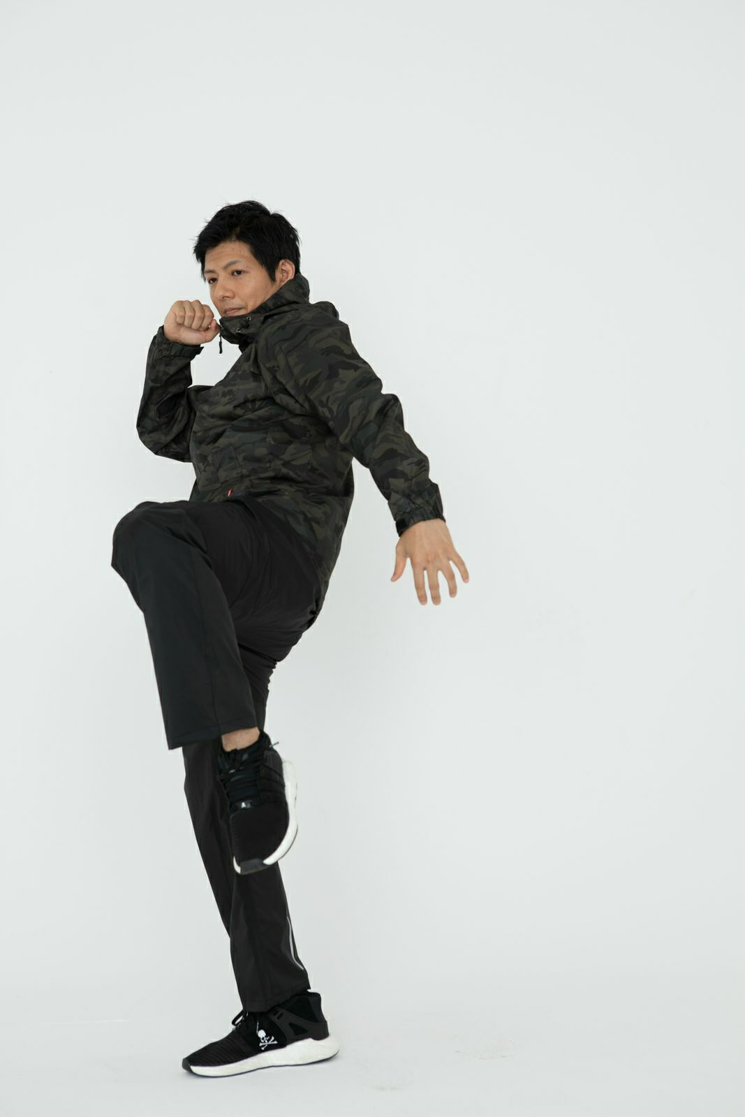 ［男性モデルのサイズ］身長:174cm 着用サイズ：L　／ （上）7570 KJ ストレッチシールド ジャケット L