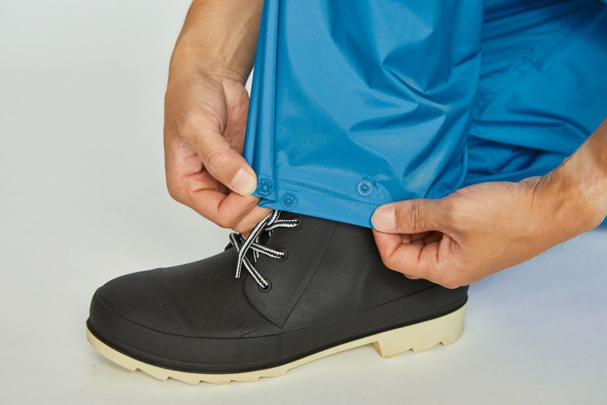 詳細：パンツ裾調節スナップボタン