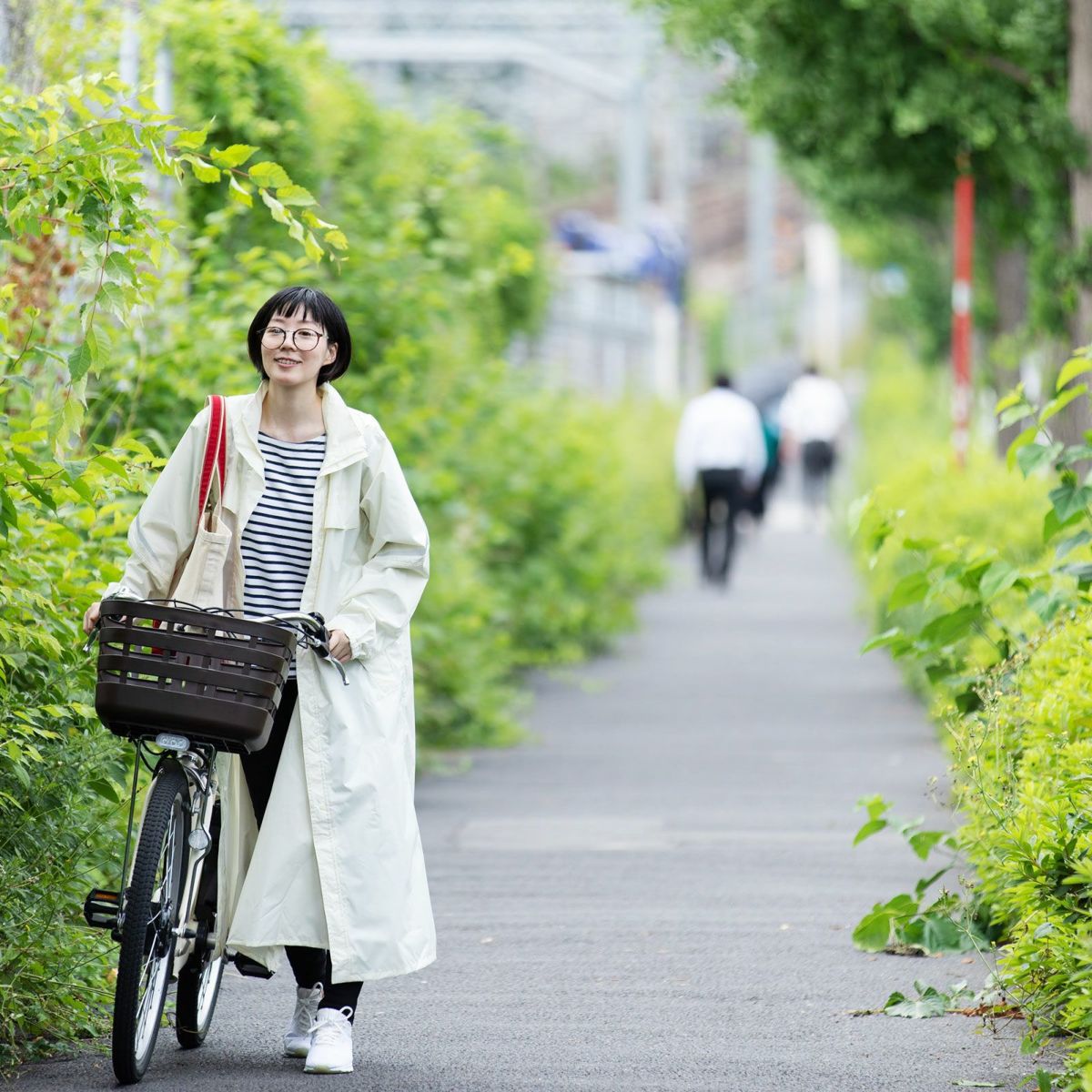 ［女性モデルのサイズ］身長:168cm 着用サイズ：L  カラー:アイボリー