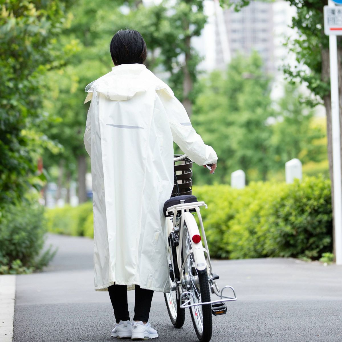 ［女性モデルのサイズ］身長:168cm 着用サイズ：L  カラー:アイボリー