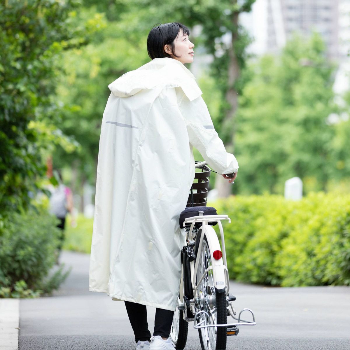 ［女性モデルのサイズ］身長:168cm 着用サイズ：L  カラー:アイボリー