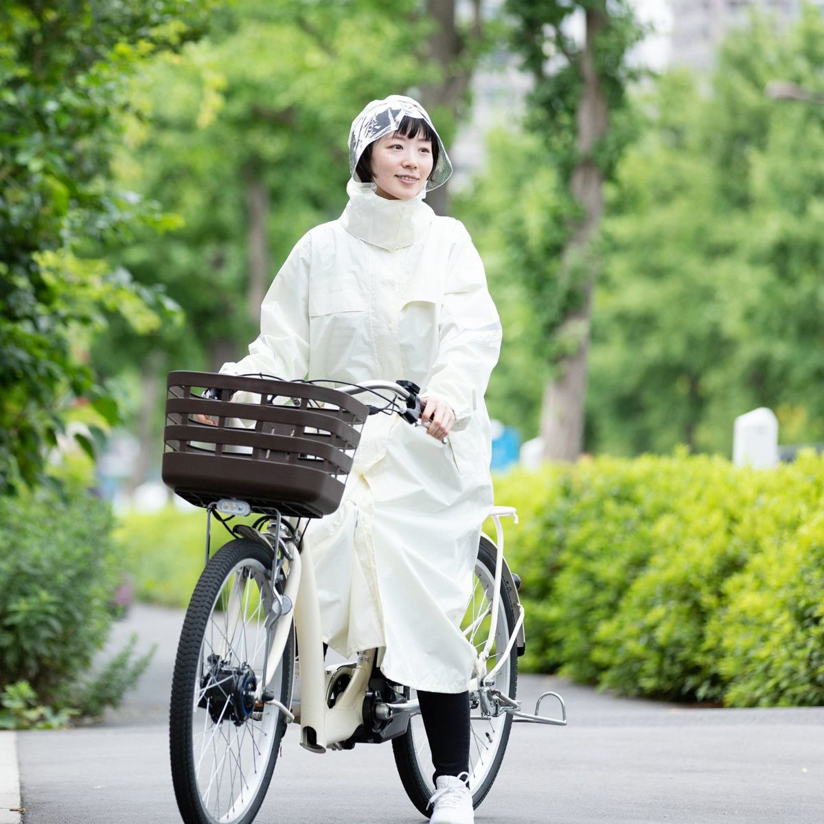 ［女性モデルのサイズ］身長:168cm 着用サイズ：L  カラー:アイボリー