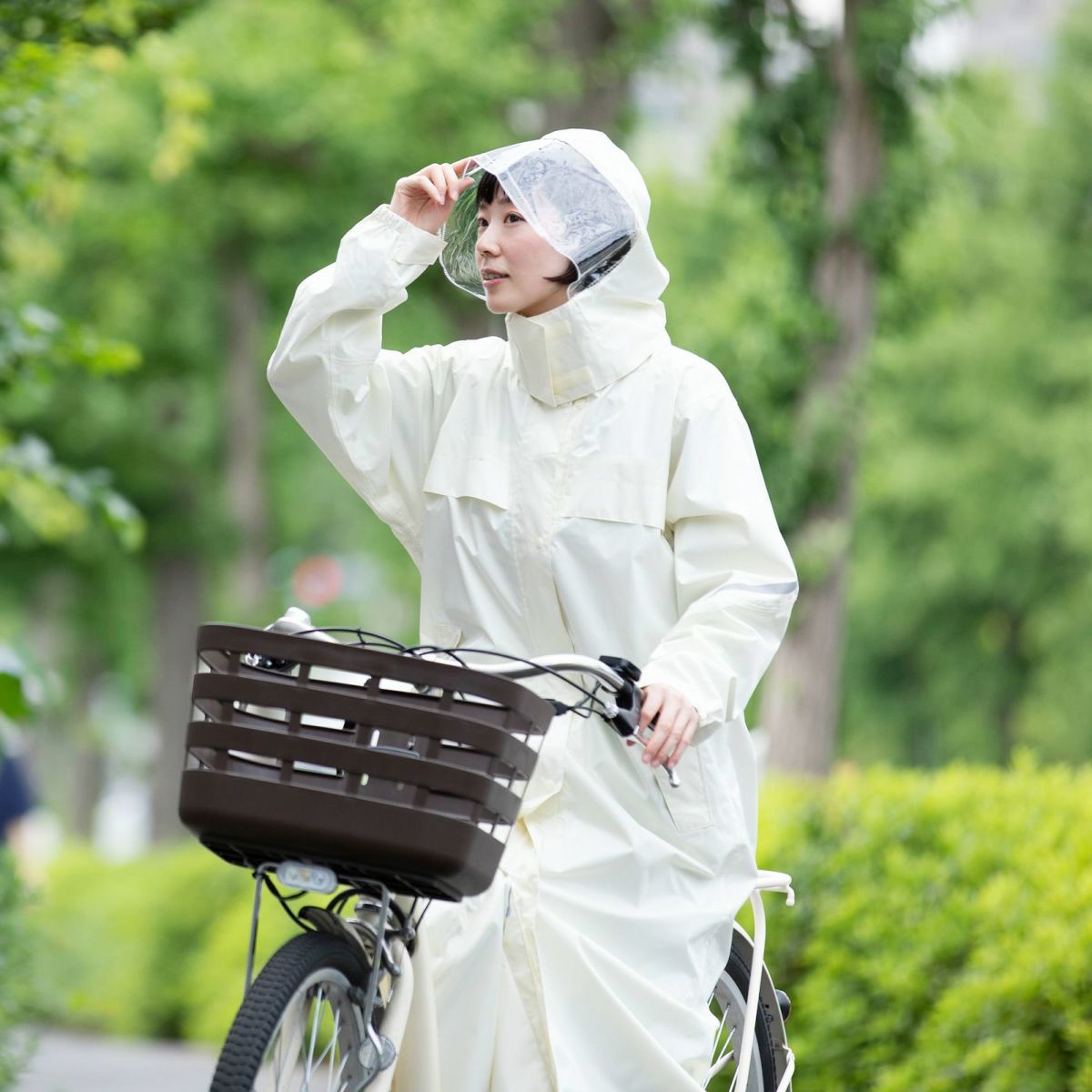 ［女性モデルのサイズ］身長:168cm 着用サイズ：L  カラー:アイボリー