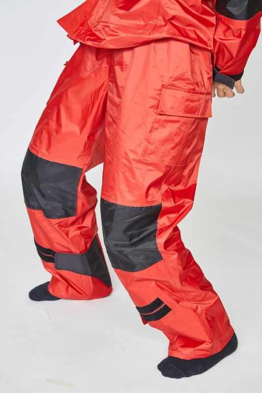 詳細：脚 ［男性モデルのサイズ］身長:177cm 着用サイズ：L