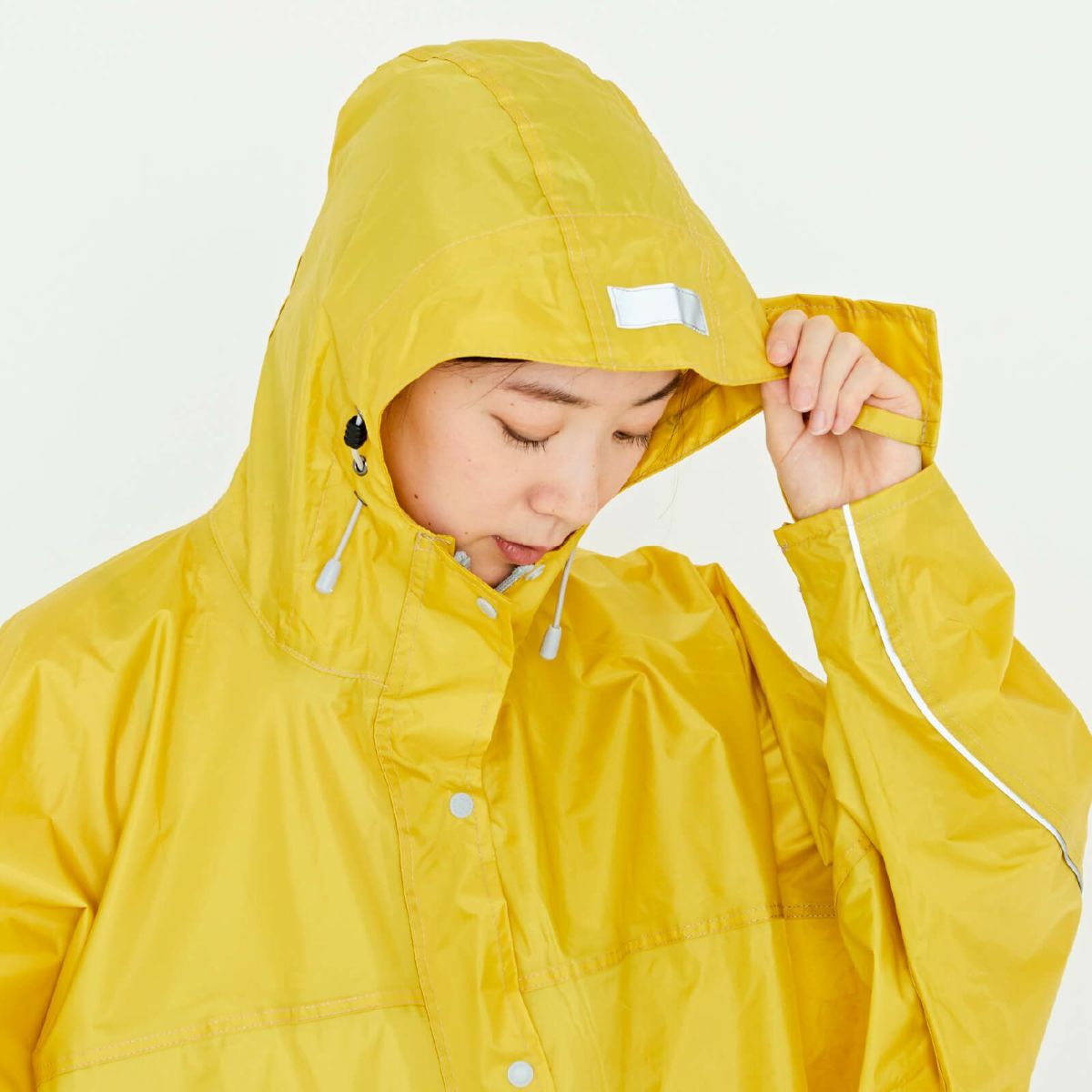 ドローコード付きのフード