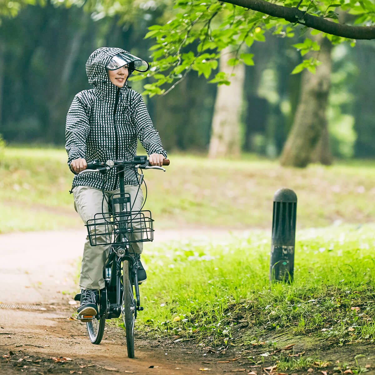 ［女性モデルのサイズ］身長:168cm 着用サイズ：M