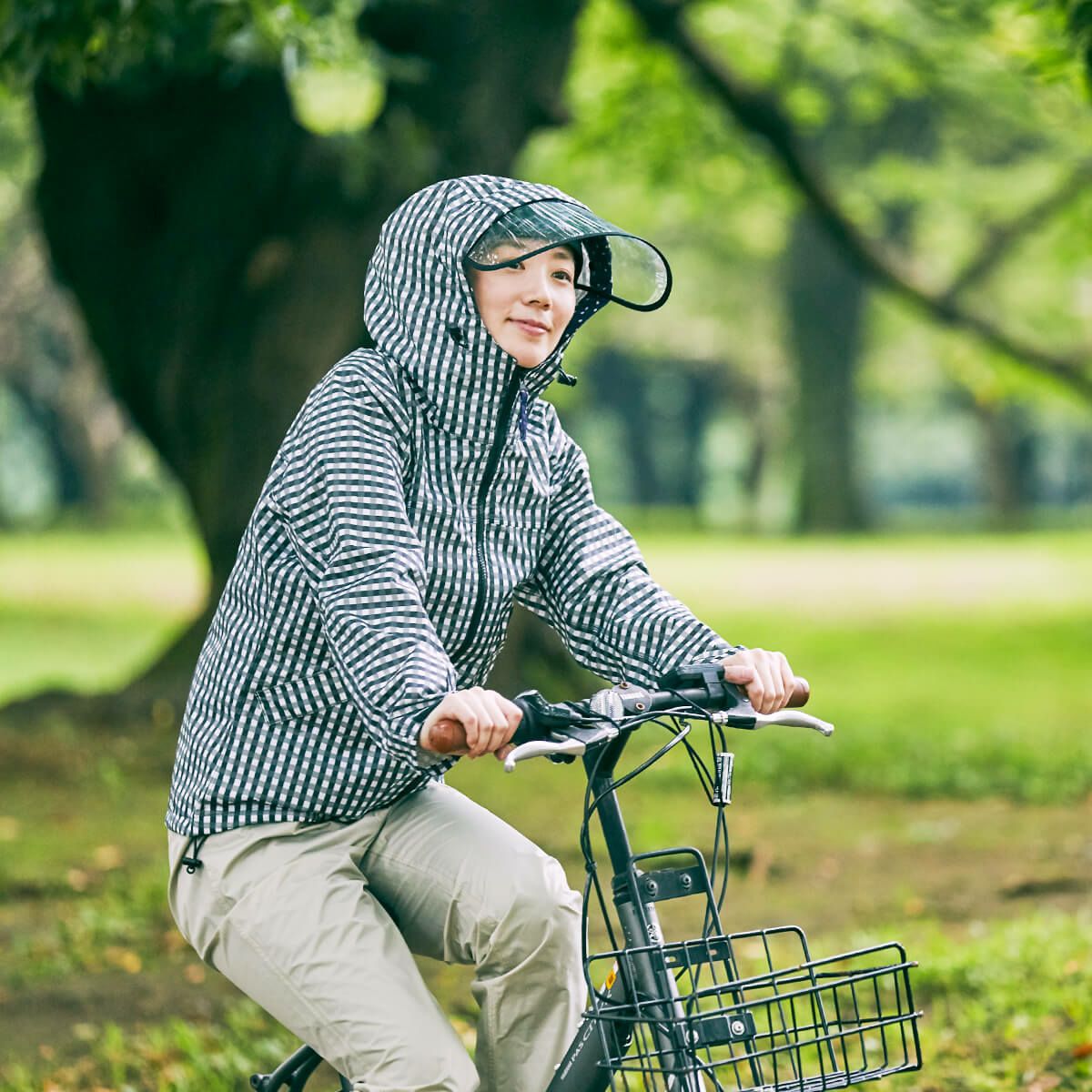 ［女性モデルのサイズ］身長:168cm 着用サイズ：M