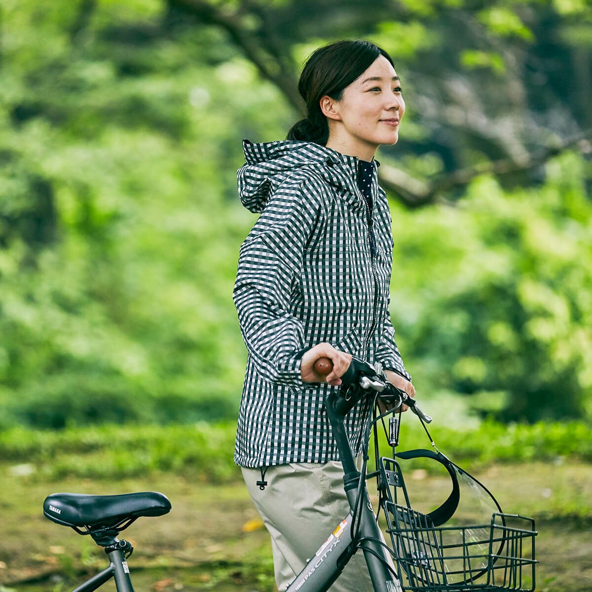 ［女性モデルのサイズ］身長:168cm 着用サイズ：M