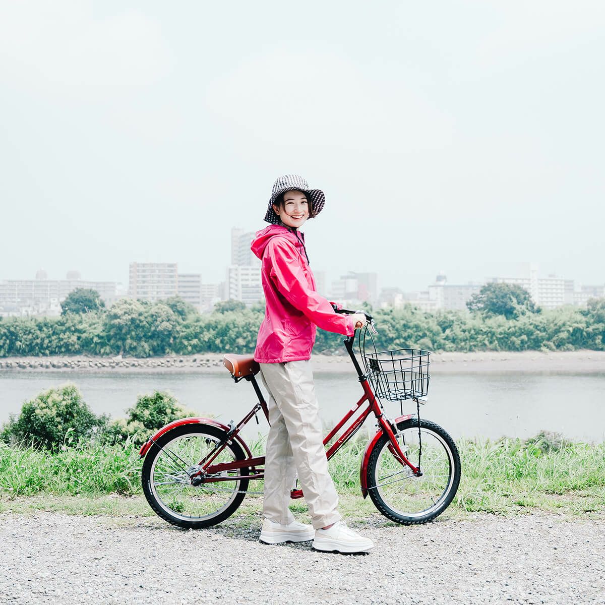 ［女性モデルのサイズ］身長:163cm 着用サイズ：L　／ ST-100 ウィズレインハット 着用