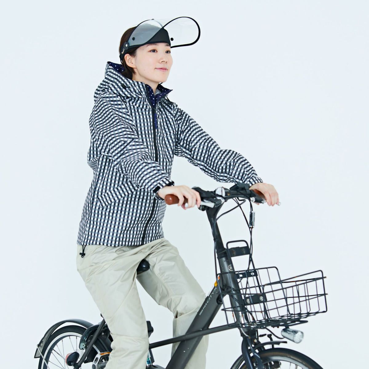 着用イメージ（7480 レインスーツフェミニン2着用）