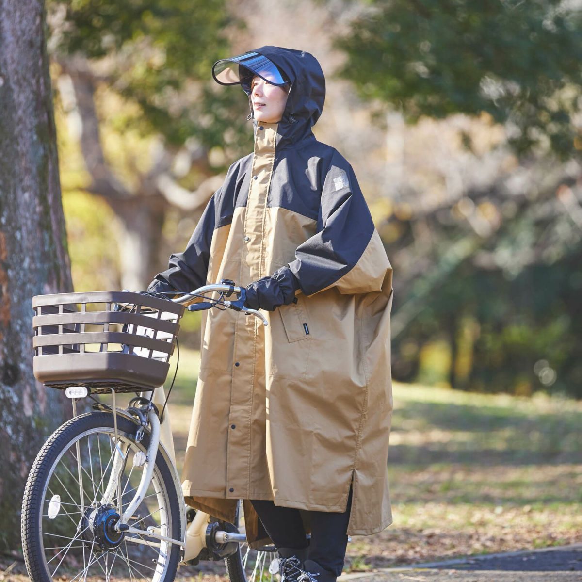 着用イメージ（AH-100 ハイポンチョDX着用）