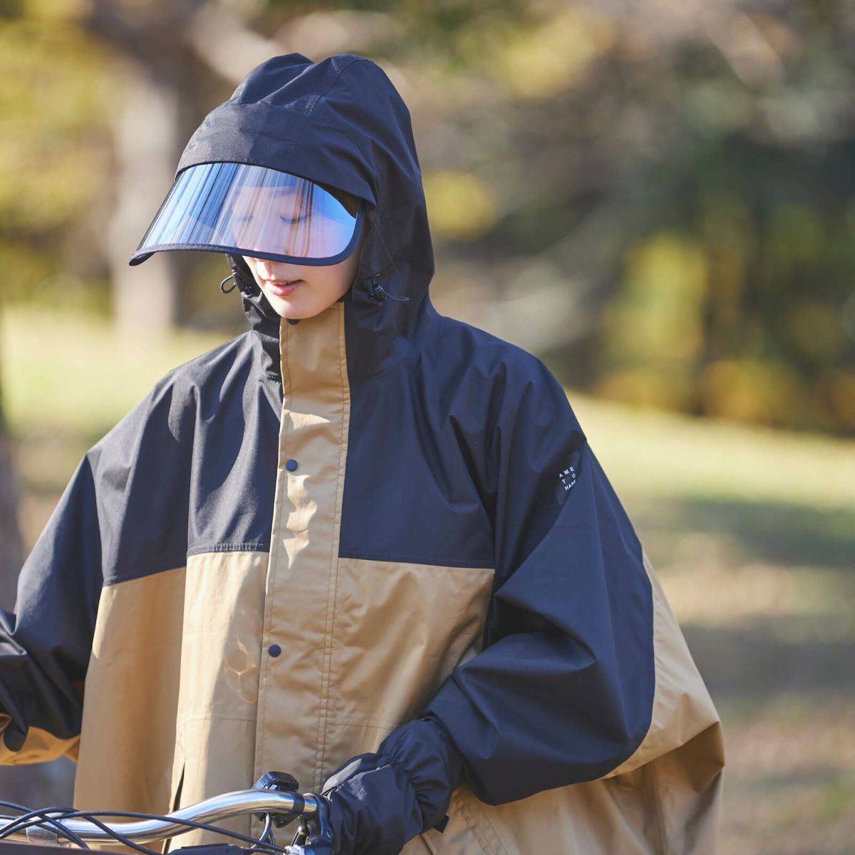 着用イメージ（AH-100 ハイポンチョDX着用）