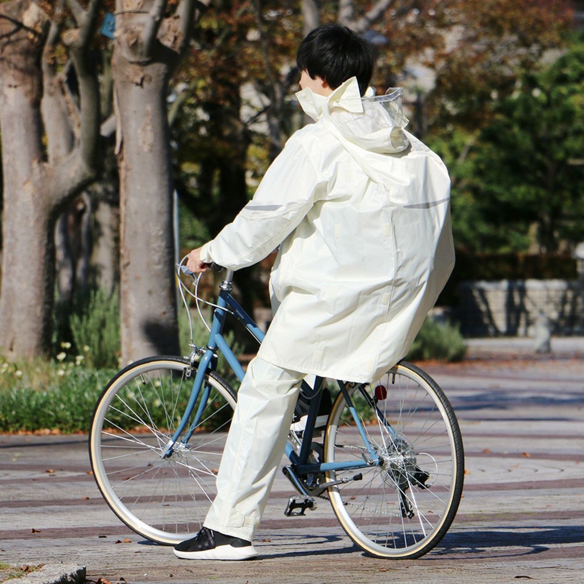 自転車 通学 レインコート ヘルメット かぶったまま