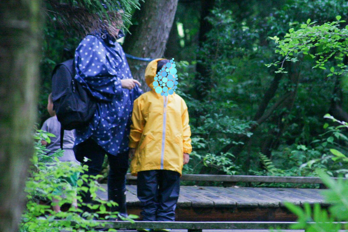 [キッズモデルのサイズ]身長：約120cm　着用サイズ：130