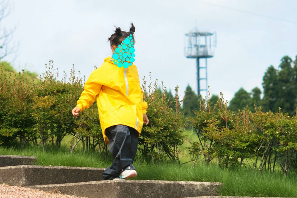 [キッズモデルのサイズ]身長：約120cm　着用サイズ：130