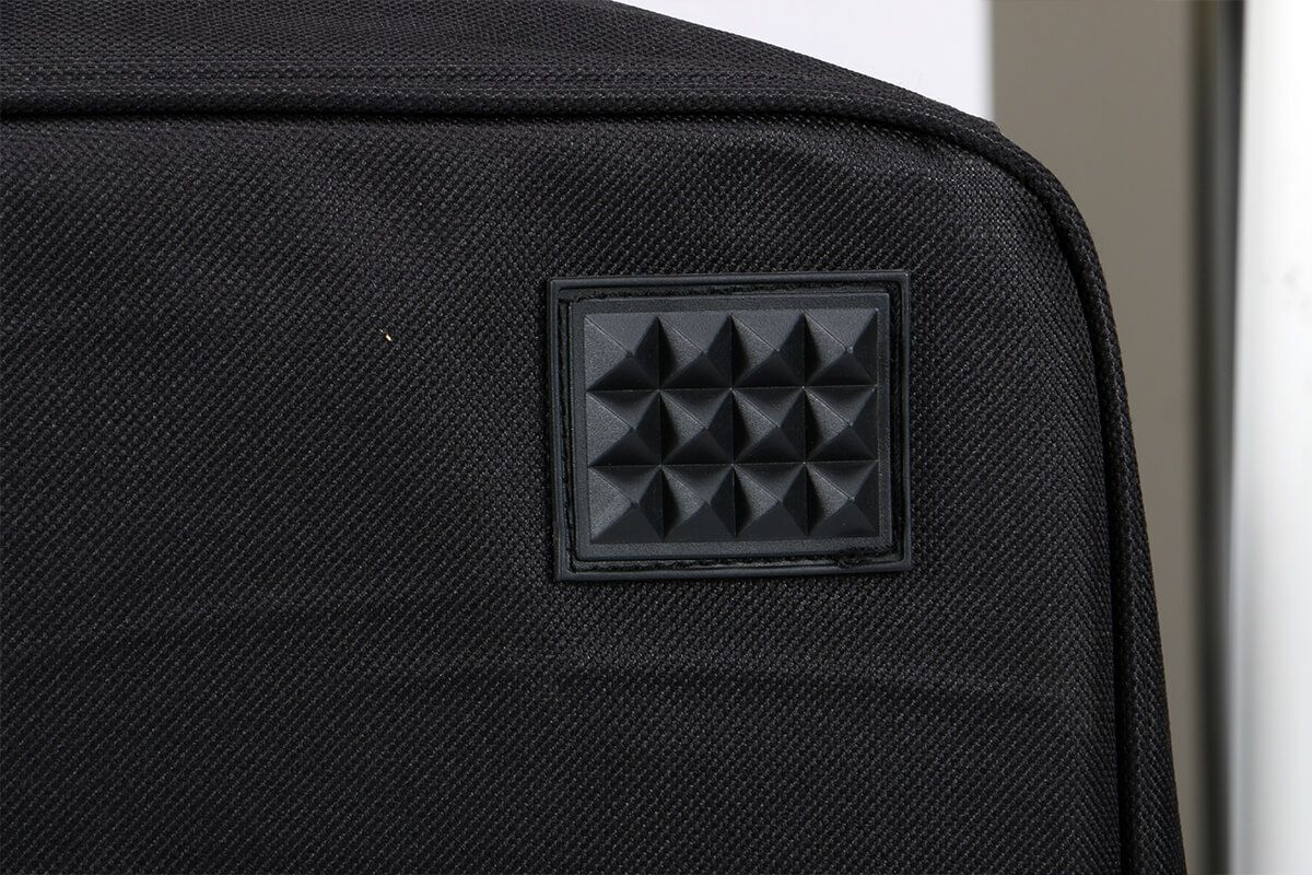 詳細：底部の足（底鋲）