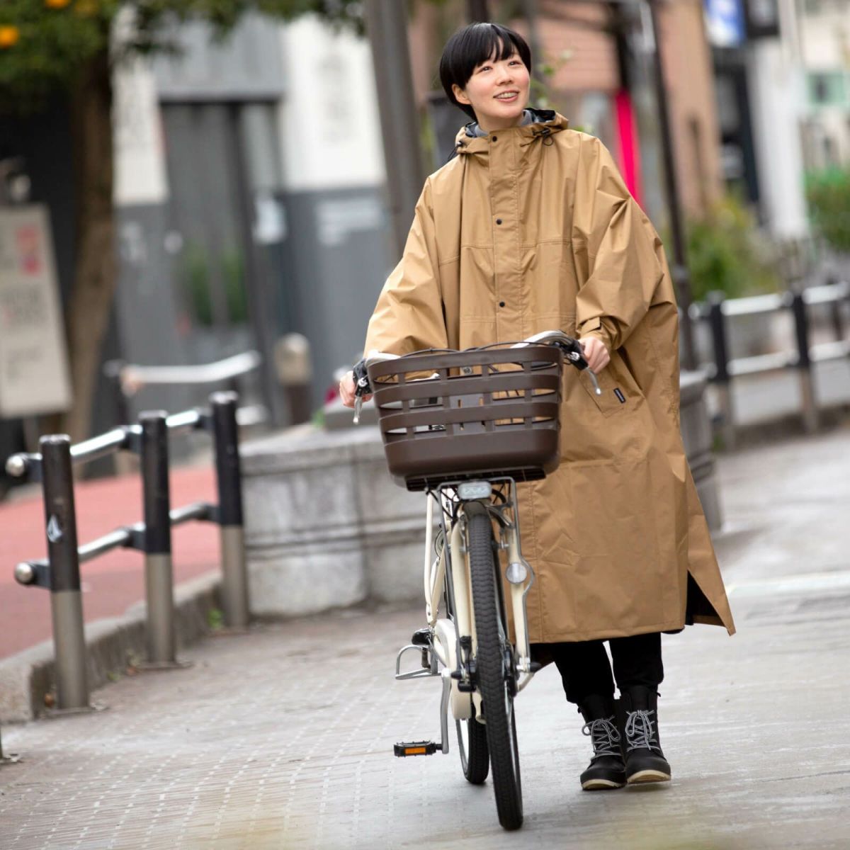 詳細：着用イメージ ［女性モデルのサイズ］身長:168cm　着用カラー：ベージュ