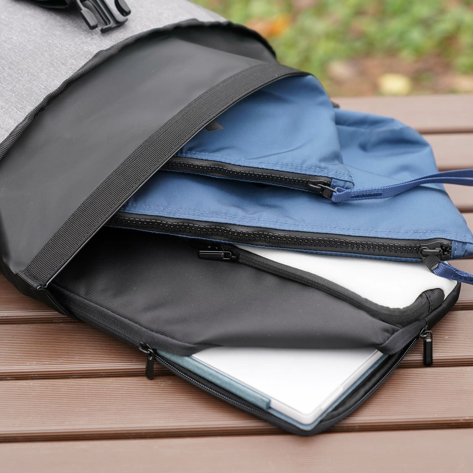 大容量でビジネスツールもスッキリ収納