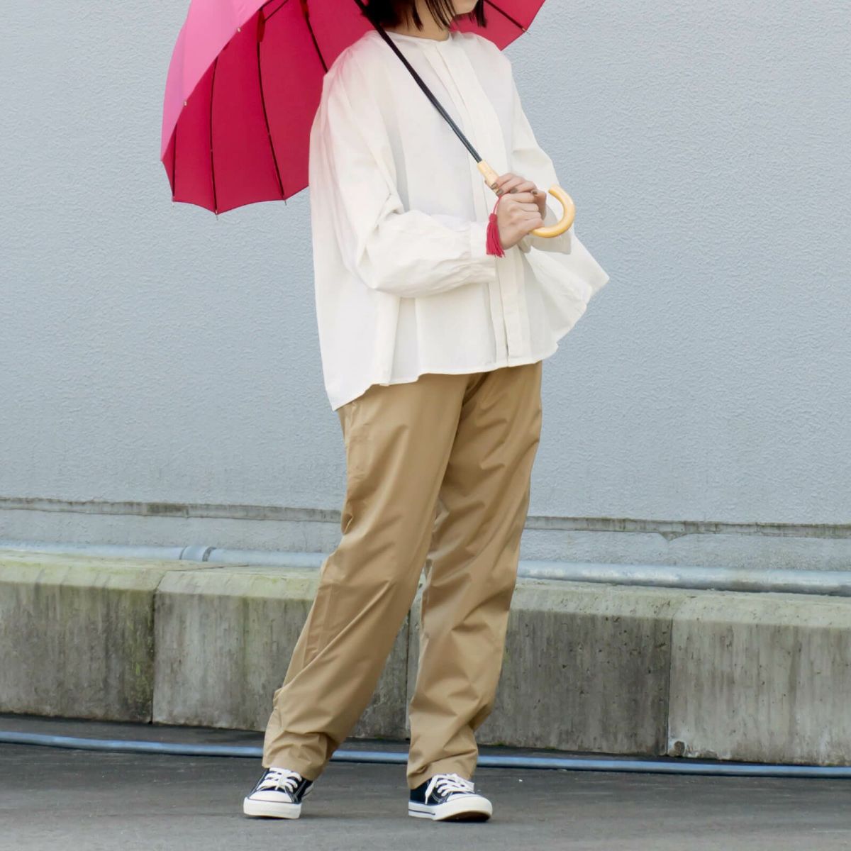 詳細：着用イメージ ベージュ ［女性モデルのサイズ］身長:156cm 着用サイズ：S