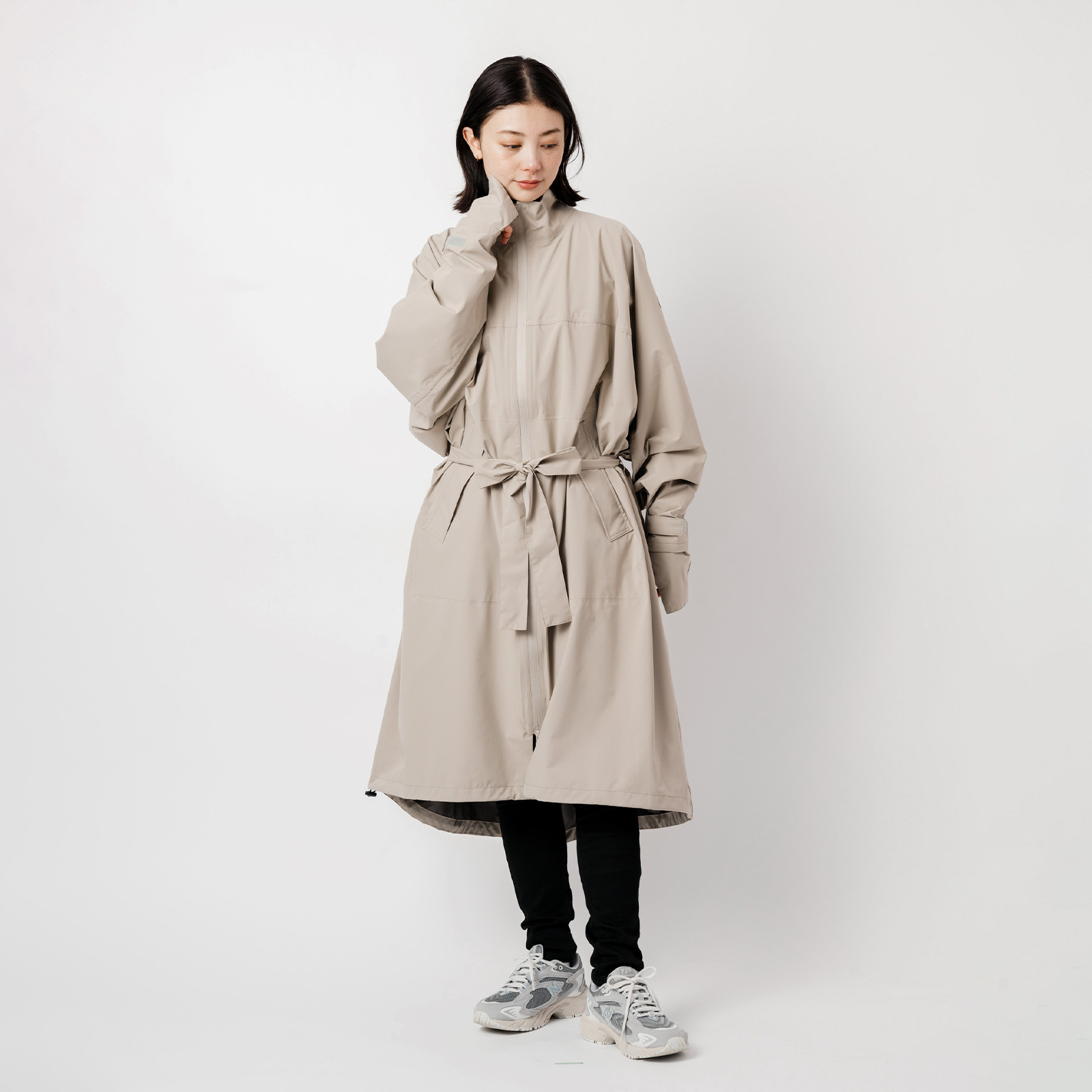 ※モデル身長：左（女性） 172cm ／ Lサイズ ／ ブラック着用 右（男性） 180cm ／ Lサイズ ／ グレージュ着用