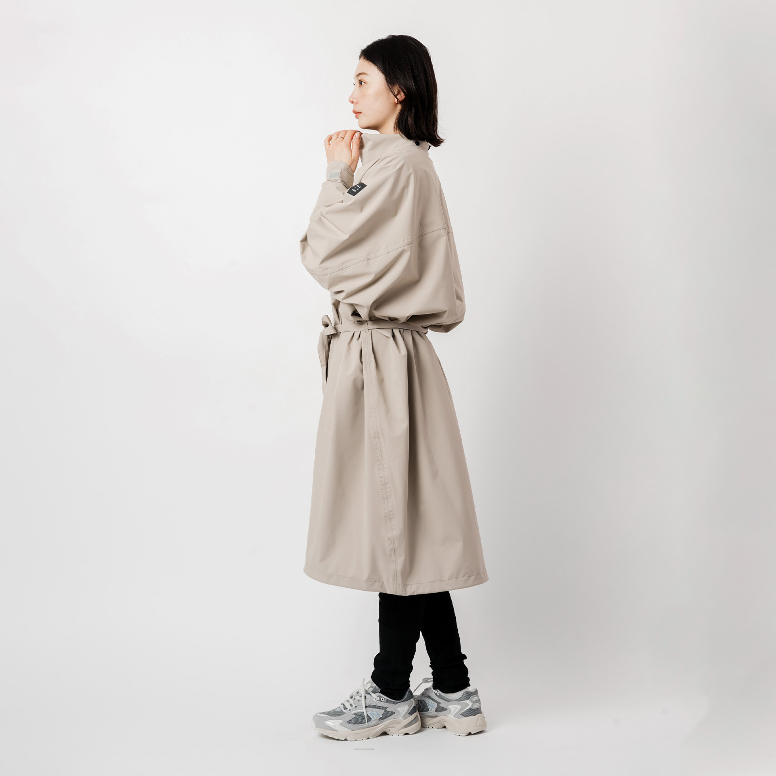 ※モデル身長：左（女性） 172cm ／ Lサイズ ／ ブラック着用 右（男性） 180cm ／ Lサイズ ／ グレージュ着用