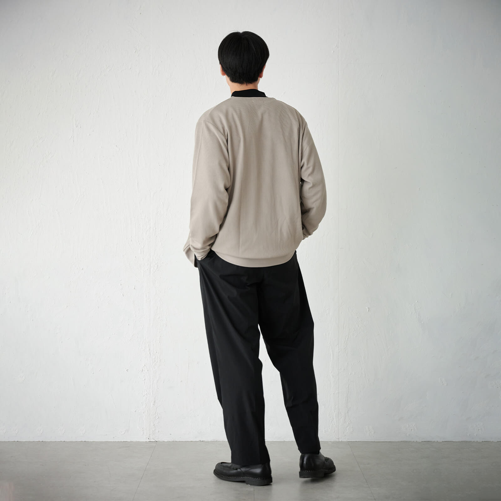 ほどよく身体にフィットする裾のリブ