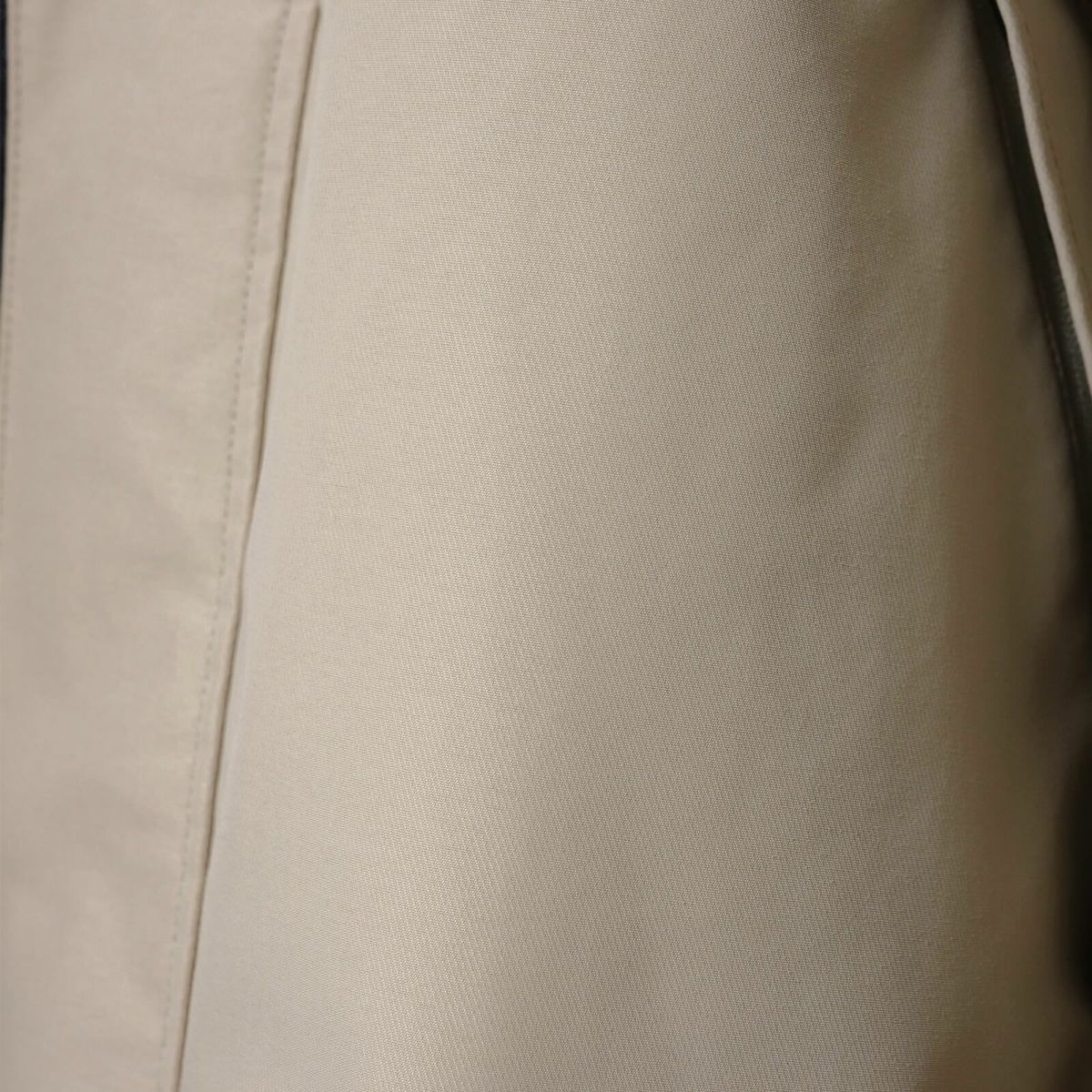 表地にはナイロンツイル生地を採用