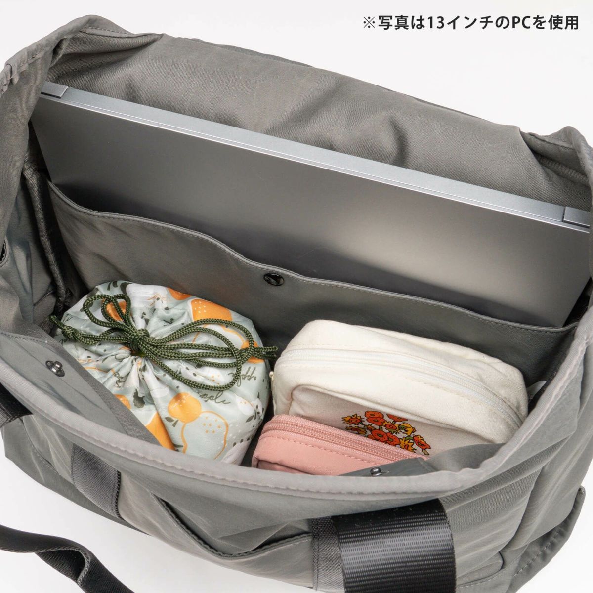 ノートPCがしっかり収まるメイン収納